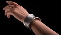 Bulrush-Silver-Bangle-Feature